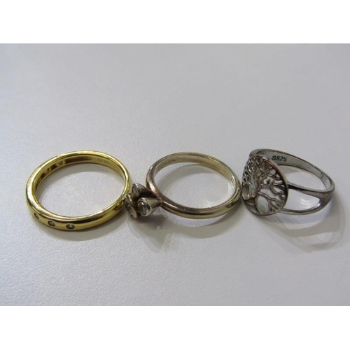 17 - 7 SILVER & SILVER GILT RINGS, 7 assorted rings, some stone set, some silver gilt, various sizes