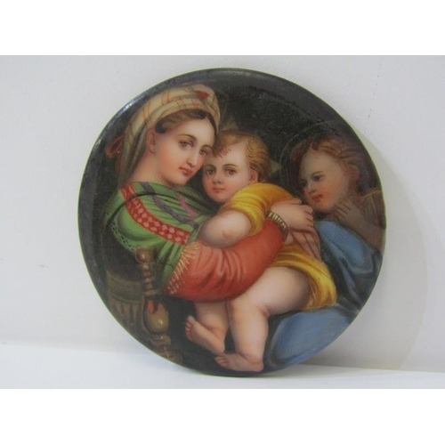 366 - FLORENCE PORCELAIN, Madonna plaque by Angiolo Valdinoci, 6cm diameter