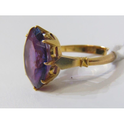 4 - 22ct RING, 22ct yellow gold ring, set an oval purple stone, approx. 15mm diameter, size J/K