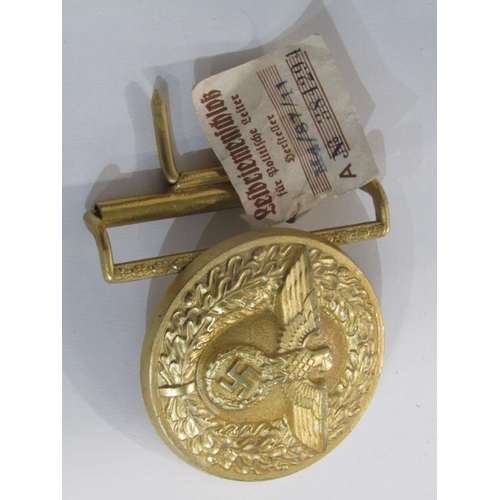 416 - NAZI POLITICAL CLASP BELT BUCKLE, gilt buckle 5.5cm diameter with original retail label attached