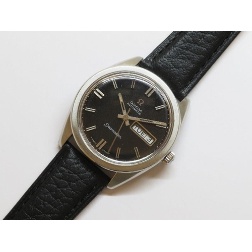 49 - OMEGA SEAMASTER, Omega Seamaster day date calibre 752 automatic gent's wrist watch, black dial on bl... 