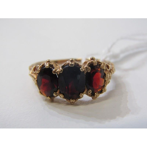 60 - VINTAGE 3 STONE GARNET RING, 9ct yellow gold ring, set 3 graduated garnets, size M/N