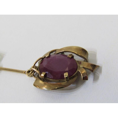 186 - ART NOUVEAU STYLE PENDANT, yellow gold pendant tests as 9ct, set with an oval ruby on a fine link go... 