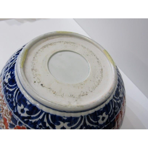 40 - ORIENTAL CERAMICS, Imari ribbed bodied jardiniere, 30cm diameter