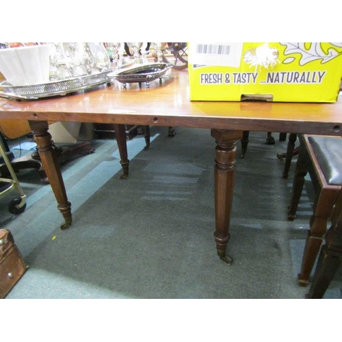 846 - VICTORIAN MAHOGANY EXTENDING TABLE, 180cm length