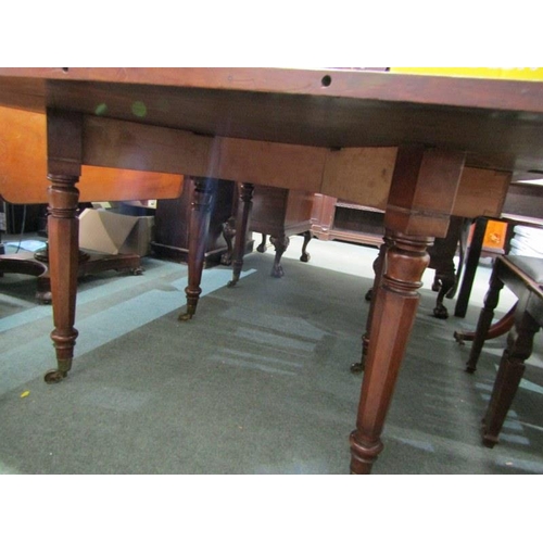 846 - VICTORIAN MAHOGANY EXTENDING TABLE, 180cm length