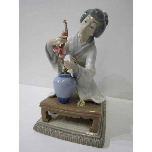 53 - LLADRO figure of Geisha girl