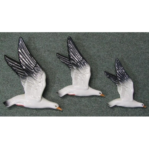 26 - BESWICK, set of 3 graduated Seagulls, model no 922