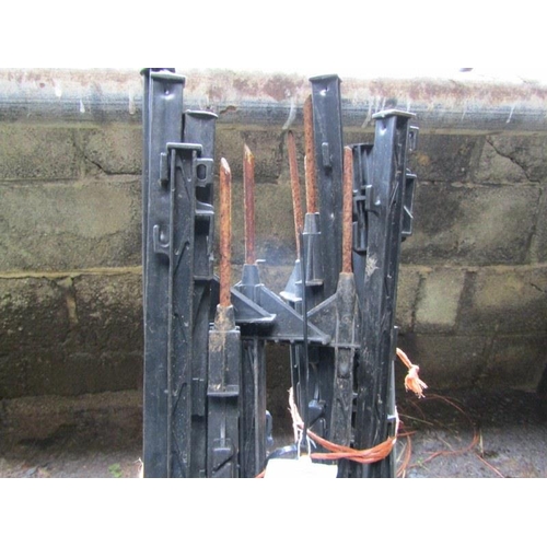 31 - A bundle of 20 black electric fence stakes