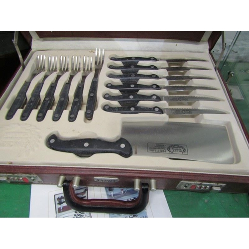 125 - CASED STEAK KNIFE SET