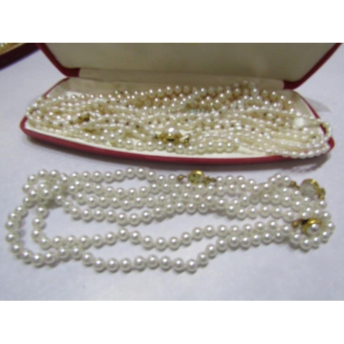 325 - PEARL NECKLACES AND COSTUME JEWELLERY, a selection of natural pearl and simulated pearl necklaces in... 