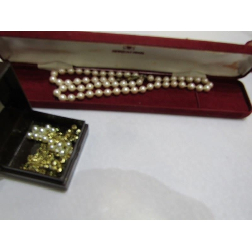 325 - PEARL NECKLACES AND COSTUME JEWELLERY, a selection of natural pearl and simulated pearl necklaces in... 