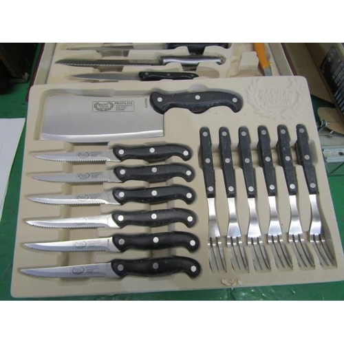 125 - CASED STEAK KNIFE SET