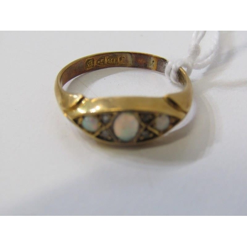 148 - ANTIQUE OPAL RING, a graduated 3 stone opal ring set in 18ct yellow gold, size P, 3.1grms