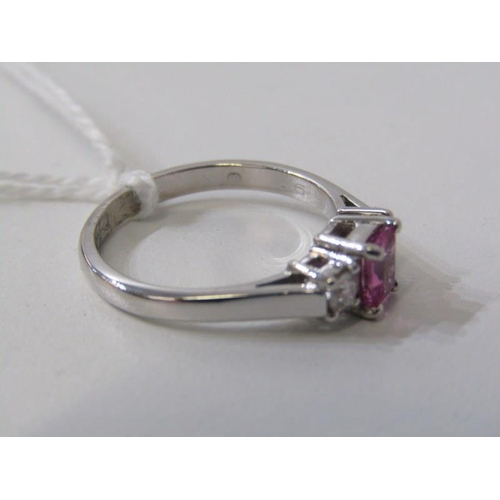 157 - PINK SAPPHIRE & DIAMOND RING, 18ct white gold ring set central pink sapphire flanked by 2 diamonds, ... 