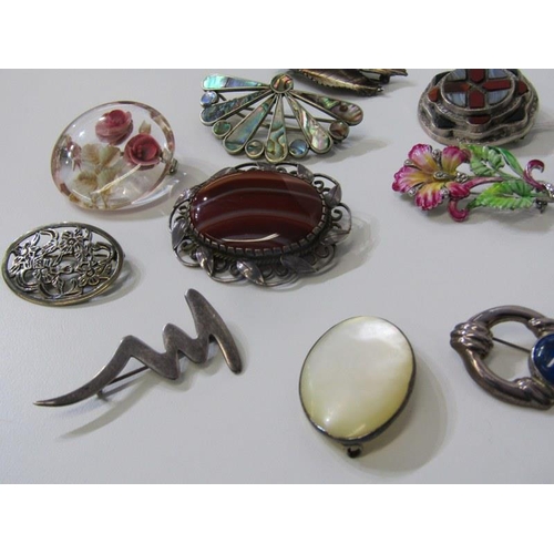 219 - BROOCH COLLECTION, collection of 12 assorted brooches, including silver and agate bar brooch, Scotti... 