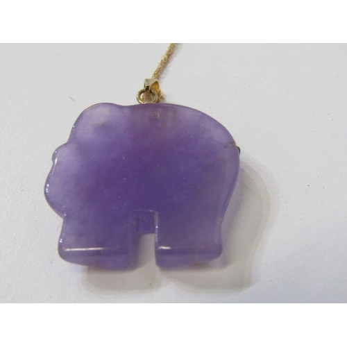 251 - EASTERN JEWELLERY, lavender jade pendant in form of an elephant, gold mount, on a fine link 10k gold... 