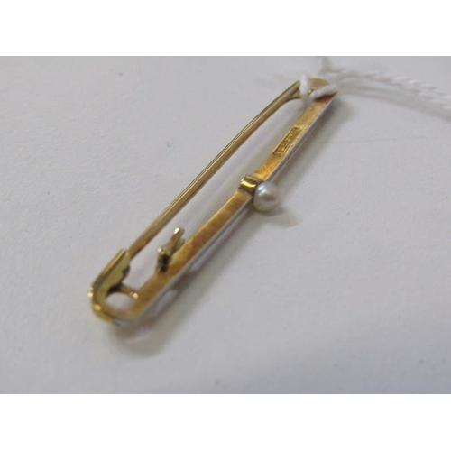 253 - GOLD BAR BROOCH, 15ct gold and platinum mounted bar brooch, set a seed pearl, 2.1 grams