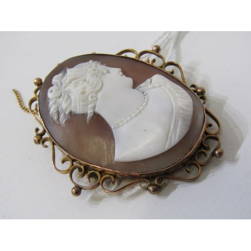 271 - CAMEO BROOCH, oval cameo brooch set in 9ct yellow gold, 5cm diameter