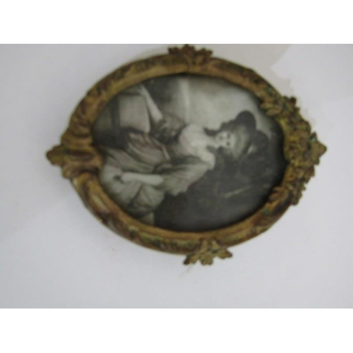 303 - 19th CENTURY PICTURE FRAME, gilt foliate decorated picture frame, black and white portrait of an 18t... 