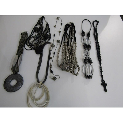 309 - COSTUME JEWELLERY, selection of costume jewellery necklaces in silver and black