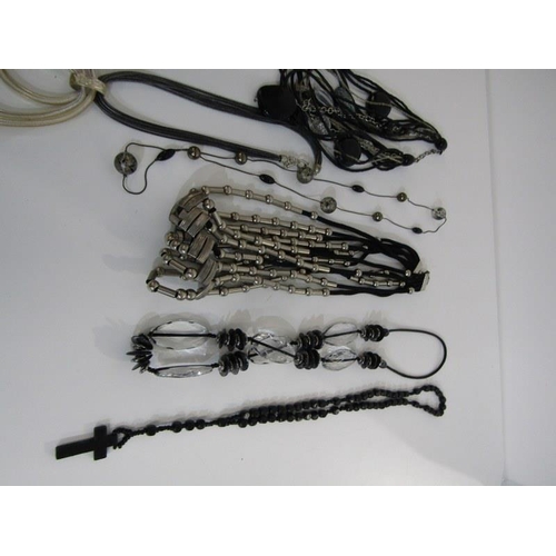 309 - COSTUME JEWELLERY, selection of costume jewellery necklaces in silver and black