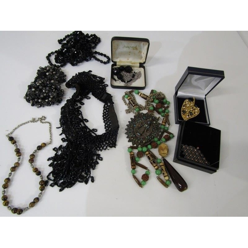 322 - COSTUME JEWELLERY, collection of costume jewellery including beaded necklaces, jet style necklaces, ... 