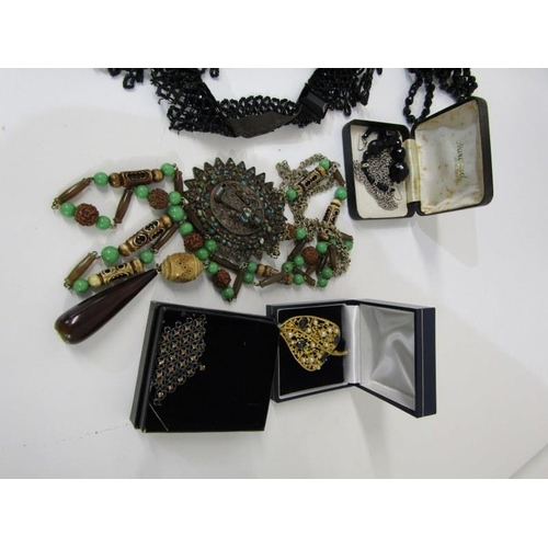 322 - COSTUME JEWELLERY, collection of costume jewellery including beaded necklaces, jet style necklaces, ... 