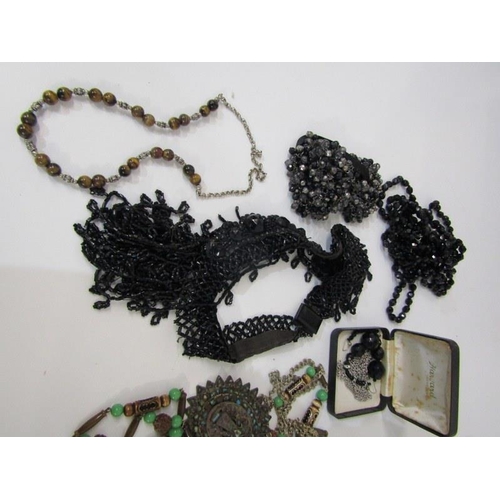 322 - COSTUME JEWELLERY, collection of costume jewellery including beaded necklaces, jet style necklaces, ... 