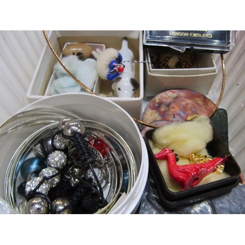 326 - COSTUME JEWELLERY, 2 trays of costume jewellery including brooches, vintage watch, rings, bangles, s... 