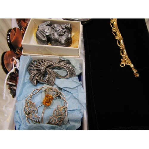 326 - COSTUME JEWELLERY, 2 trays of costume jewellery including brooches, vintage watch, rings, bangles, s... 