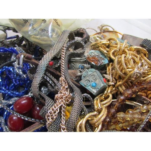 329 - COSTUME JEWELLERY, tub of costume jewellery including a graduated amber style red bead necklace,(af)... 