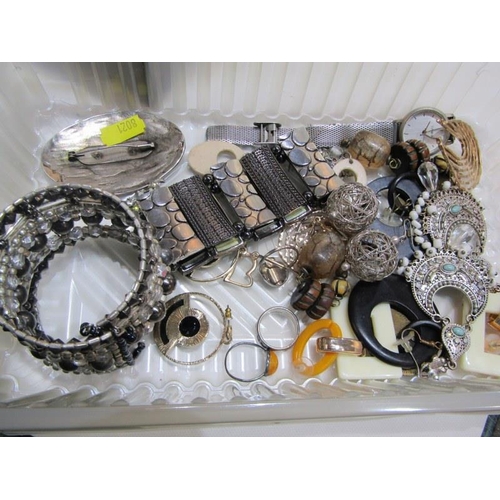 335 - COSTUME JEWELLERY, etc, box containing an assortment of boxed costume jewellery; brooches, bangles, ... 