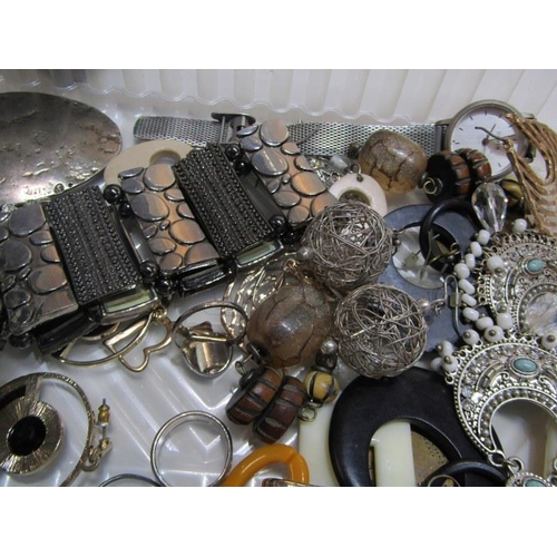 335 - COSTUME JEWELLERY, etc, box containing an assortment of boxed costume jewellery; brooches, bangles, ... 