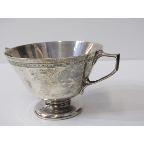 364 - ART DECO, silver twin handled bowl, engraved border, London 1919, 178grms