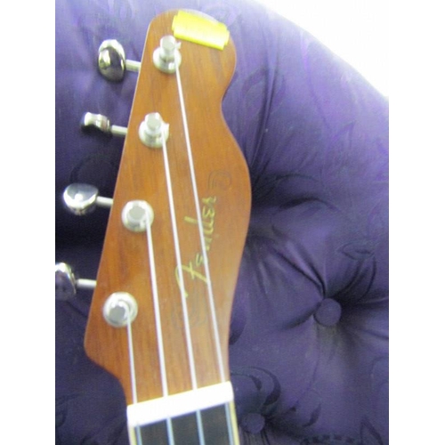 465 - FENDER UKULELE