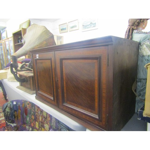 626 - 19TH CENTURY WALL CABINET, mahogany wall cabinet with satinwood crossbanded decoration to the 2 door... 