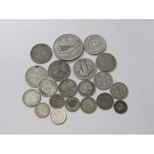 52 - World silver including 1928 Irish half crown, 1930 S.A. shilling, 1949 Quarter dollar etc. (72 grams... 