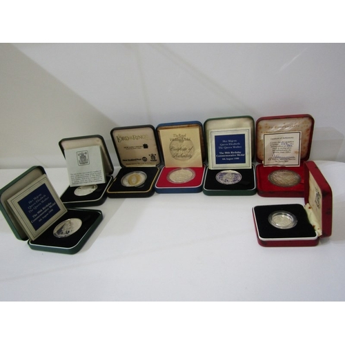 62 - Sterling silver: Spinks 1990 ‘Queen Mother 90th Birthday’ commemorative medals x 2; Royal Mint 1977/... 