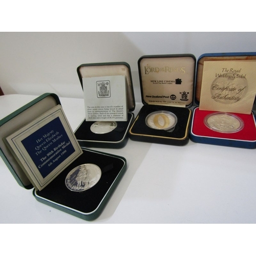 62 - Sterling silver: Spinks 1990 ‘Queen Mother 90th Birthday’ commemorative medals x 2; Royal Mint 1977/... 