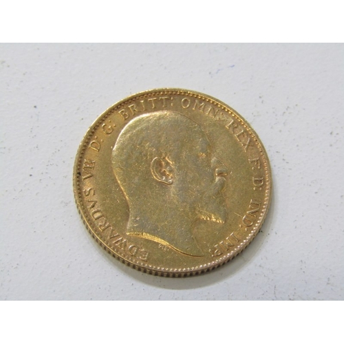 63 - Gold 1909 Edward VII sovereign, London Mint in higher grade (7.98 grams)