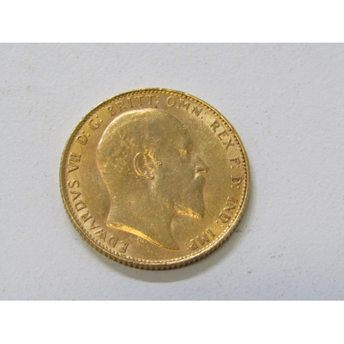 64 - Gold 1910 Edward VII sovereign, London Mint in higher grade (7.98 grams)