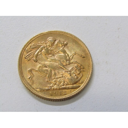 65 - Gold 1912 George V sovereign, London Mint in high grade (7.97 grams)