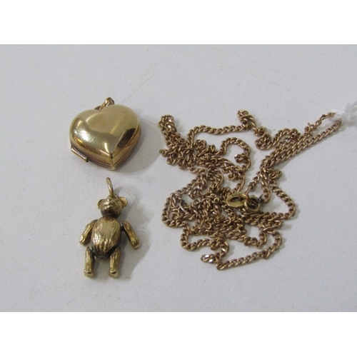 230 - GOLD JEWELLERY, a 9ct gold 22'' necklace, an articulated teddy bear pendant and a heart shaped penda... 