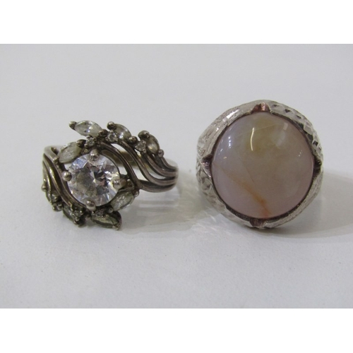 236 - SILVER AND SILVER GILT RINGS, 5 assorted silver and silver gilt rings, either stone set or set with ... 