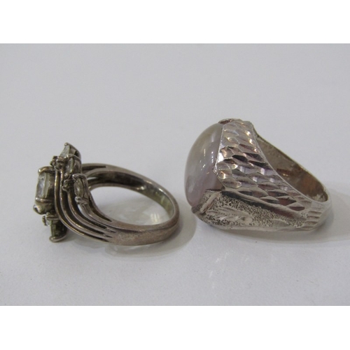 236 - SILVER AND SILVER GILT RINGS, 5 assorted silver and silver gilt rings, either stone set or set with ... 