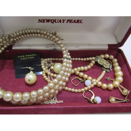399A - COSTUME JEWELLERY, tray of costume jewellery, various items boxed, including faux pearls, plated nec... 