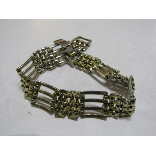 399A - COSTUME JEWELLERY, tray of costume jewellery, various items boxed, including faux pearls, plated nec... 