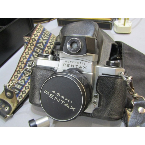 417 - VINTAGE CAMERAS, a Pentax camera together with a Praktica camera