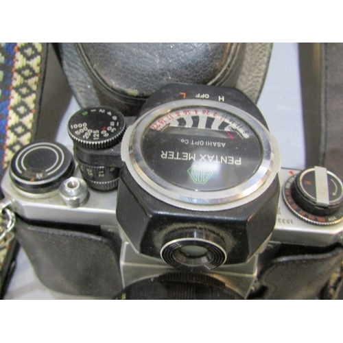 417 - VINTAGE CAMERAS, a Pentax camera together with a Praktica camera